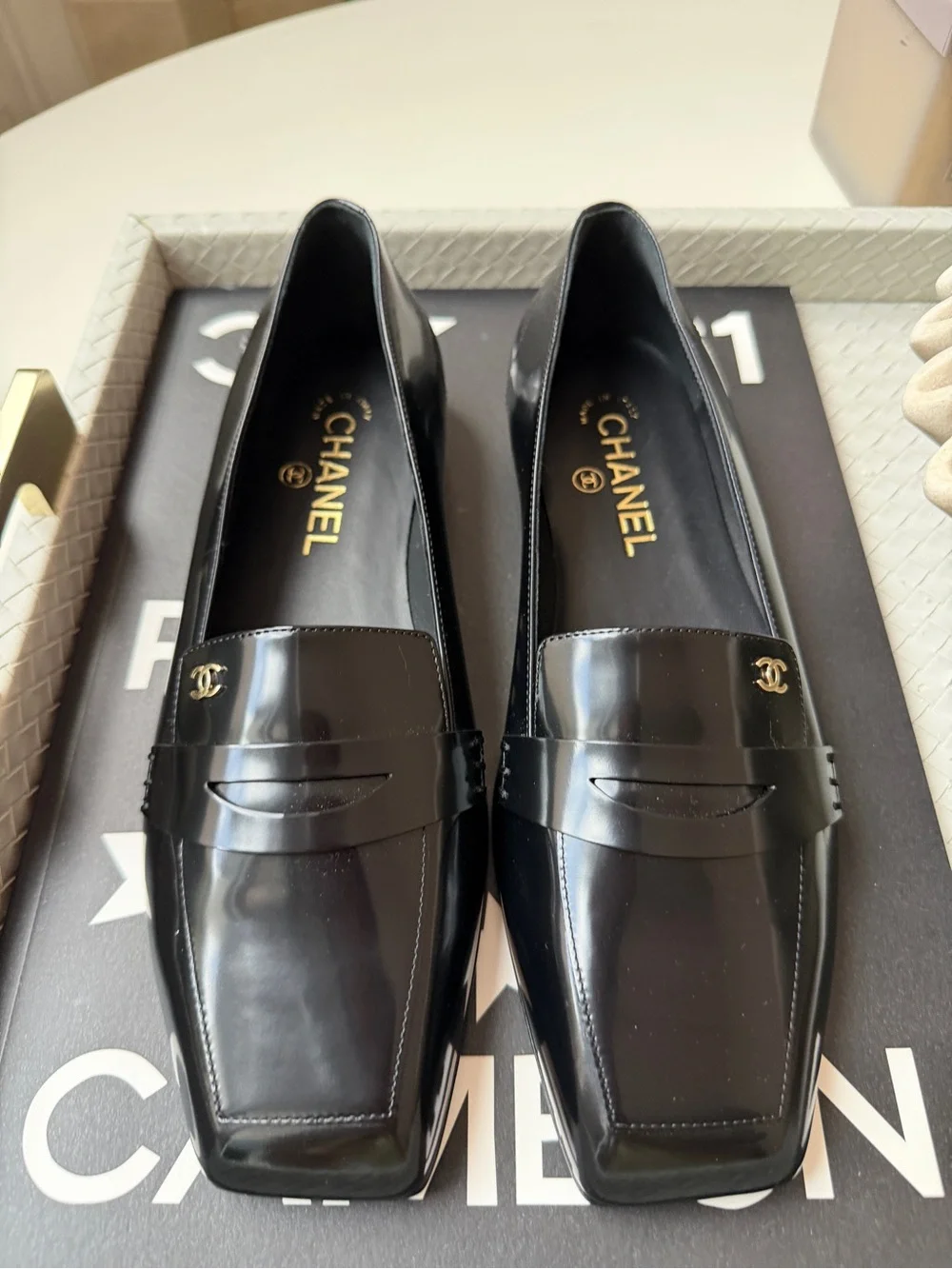 CHANEL F/W 2026 BLACK SHINY CALFSKIN LEATHER LOAFERS SQUARE TOE BLAZY FLATS 38